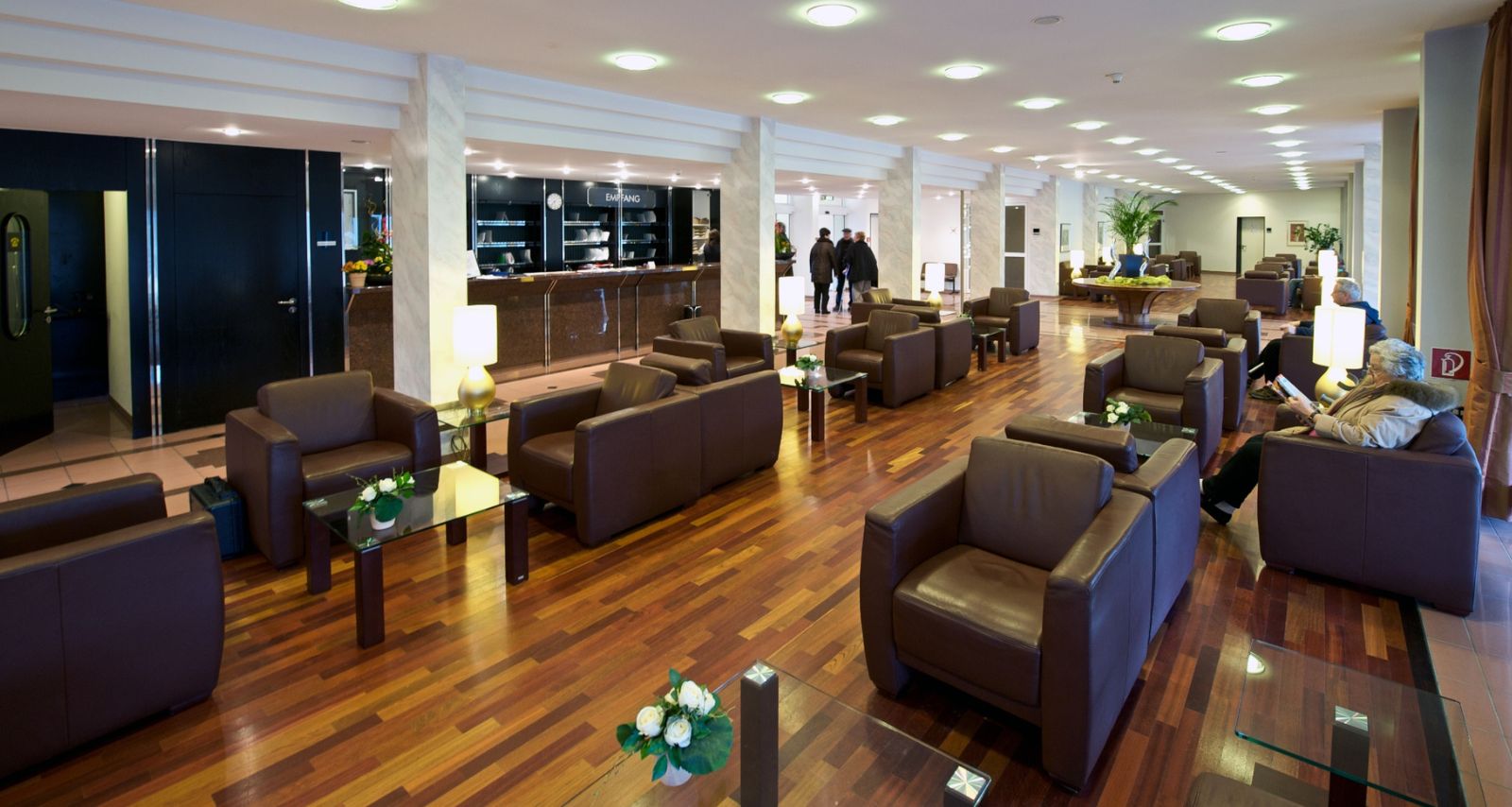 Aufenthaltsraum mit Sitzmöglichkeiten 